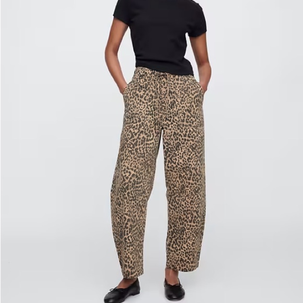 GAP Mid Rise Print Pull-On Barrel Jeans in Leopard